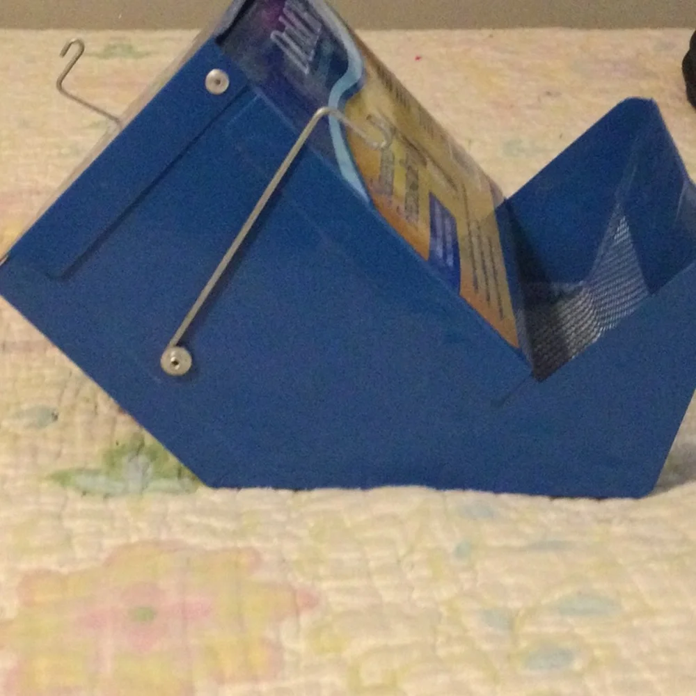 Small animal feeder